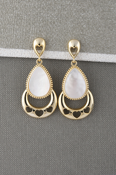 Teardrop Dangle Earring In White Mother Of Pearl