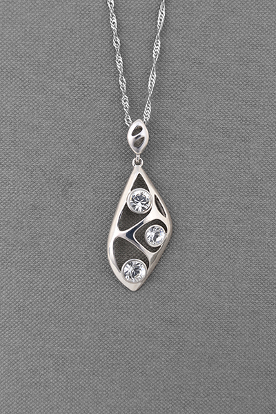 Exquisite Filigree Pendant In Swarovski Crystal