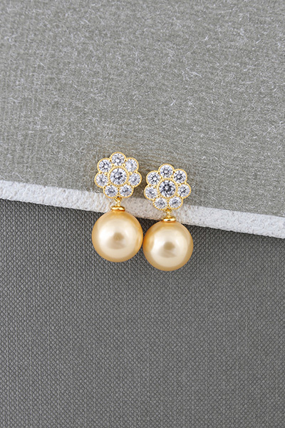 Shell pearls Earring