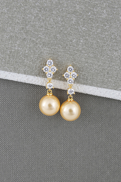 Shell pearls Earring