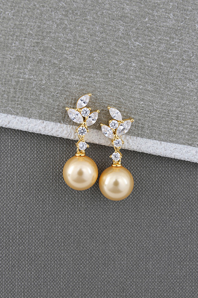 Sparkling Silver Shell Pearls Dangle Earring