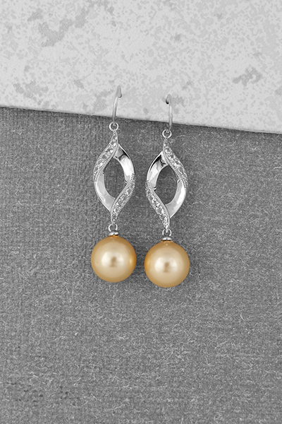 Shell pearls Earring