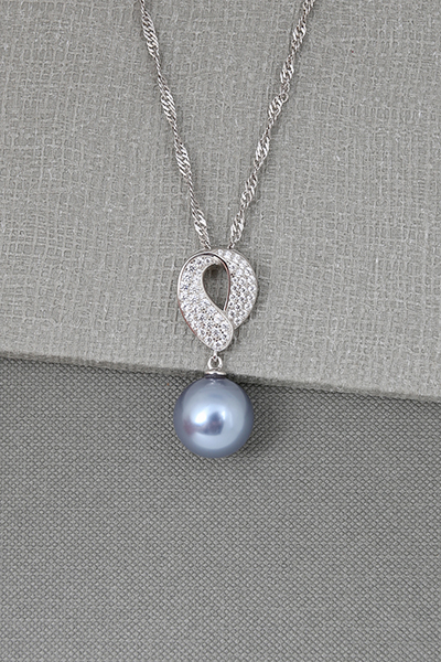 Shell pearls Pendant