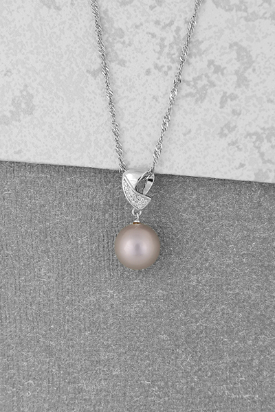 Shell pearls Pendant