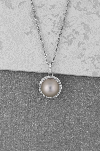 Shell pearls Pendant