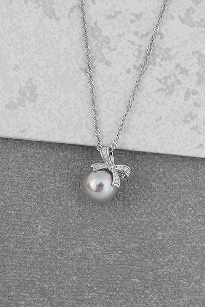 Shell pearls Pendant