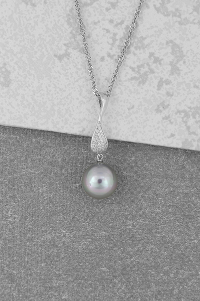 Shell pearls Pendant