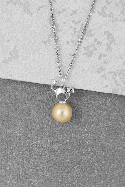 Shell pearls Pendant