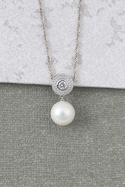 Shell pearls Pendant