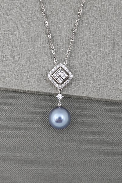 Shell pearls Pendant