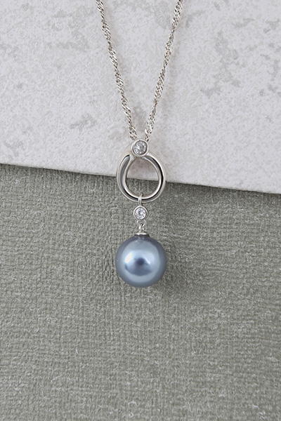 Shell pearls Pendant