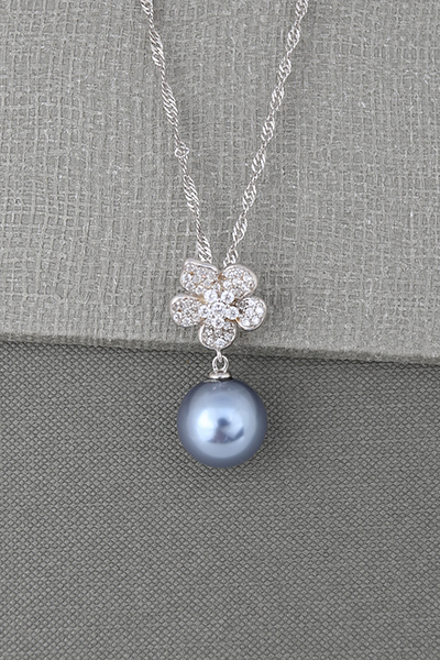 Shell pearls Pendant