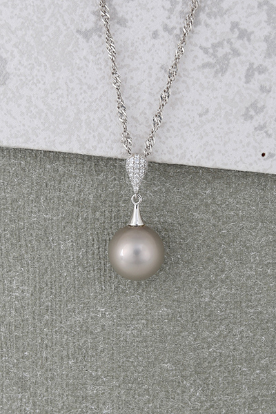 Shell pearls Pendant