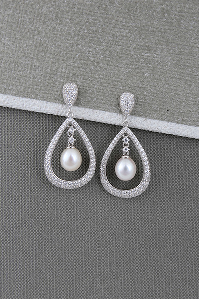 Genuine pearls Earring