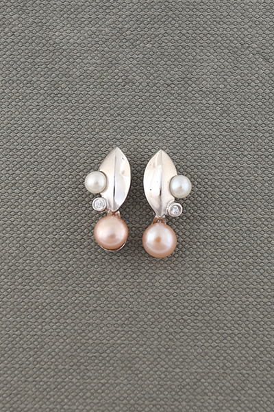 Genuine pearls Earring