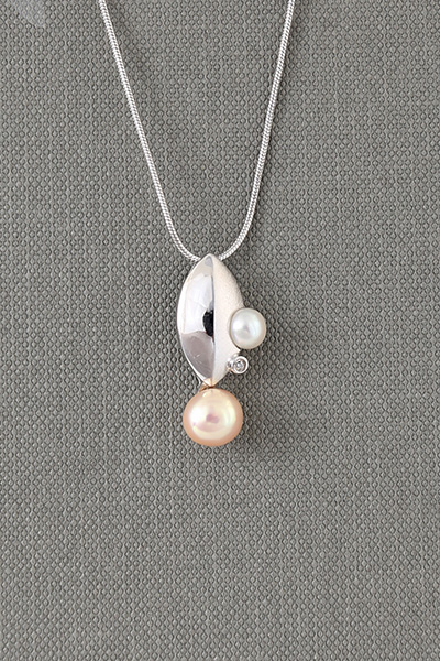 Genuine pearls Pendant