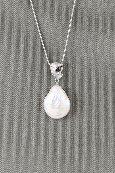 Genuine pearls Pendant