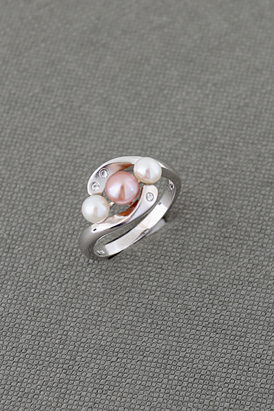 Genuine pearls Ring