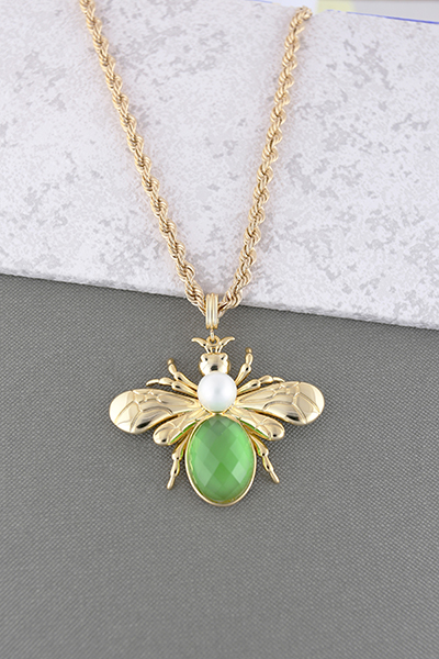 Exquisite Bee Pendant In Pearl And Gemstone