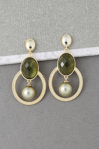 Faceted Glass Dangle Earring With Pearl Drop